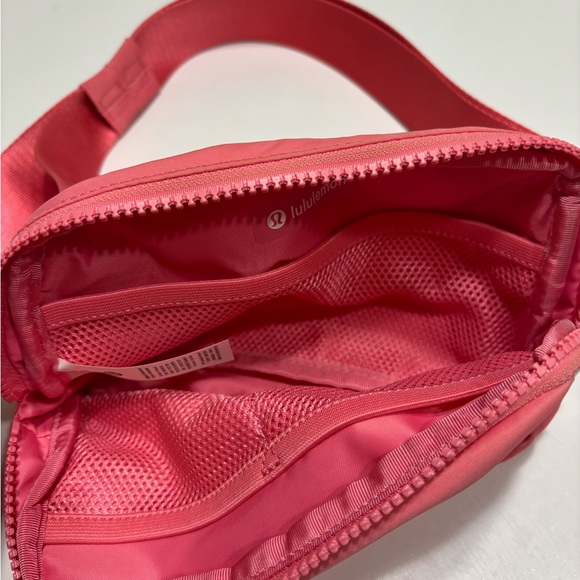 Lululemon Everywhere Belt Bag 1L - Sakura Pink - Picture 2 of 3